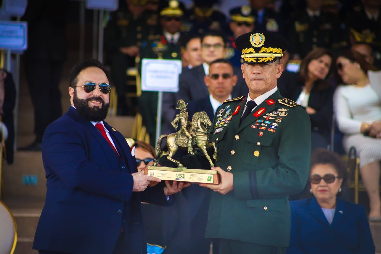 Luis Redondo felicita a las Fuerzas Armadas en su Bicentenario y destaca su servicio a la Patria...